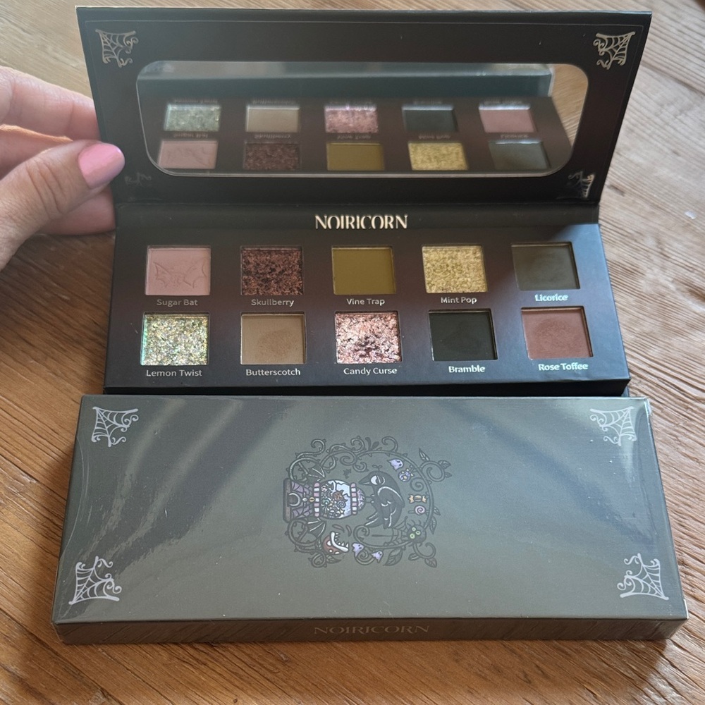 UNOPENED Noricorn x freya86_ff CANDY PUPPET eyeshadow palette